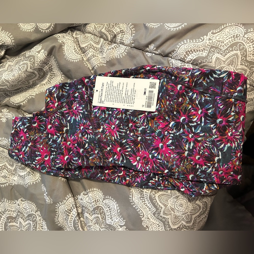 Brand new lulu lemon 25 inch size 12 leggings